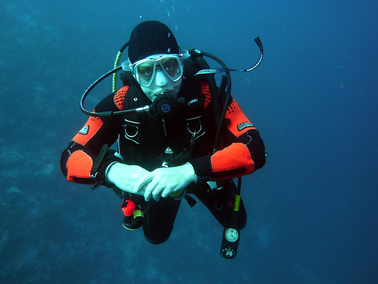 dive, underwater, water, nature, diving, scuba divers, man, alone, diving equipment, underwater world, maritime